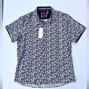 Men’s Silver Stone Brand Short Sleeved Shirt 
Size XXL (New With Tags)​​